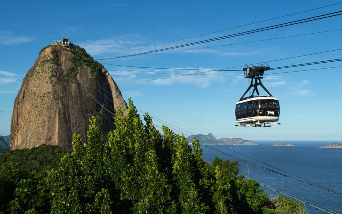 colaboração, cooperação, aliança;