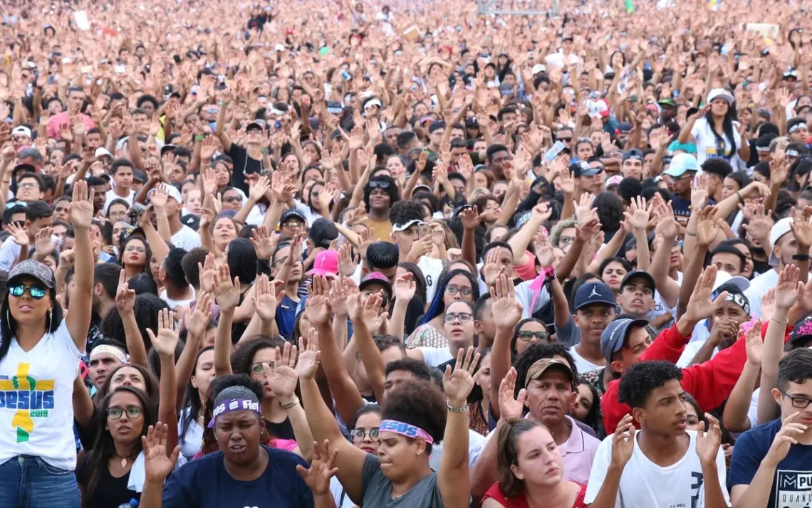 cristãos, praticantes, participantes;