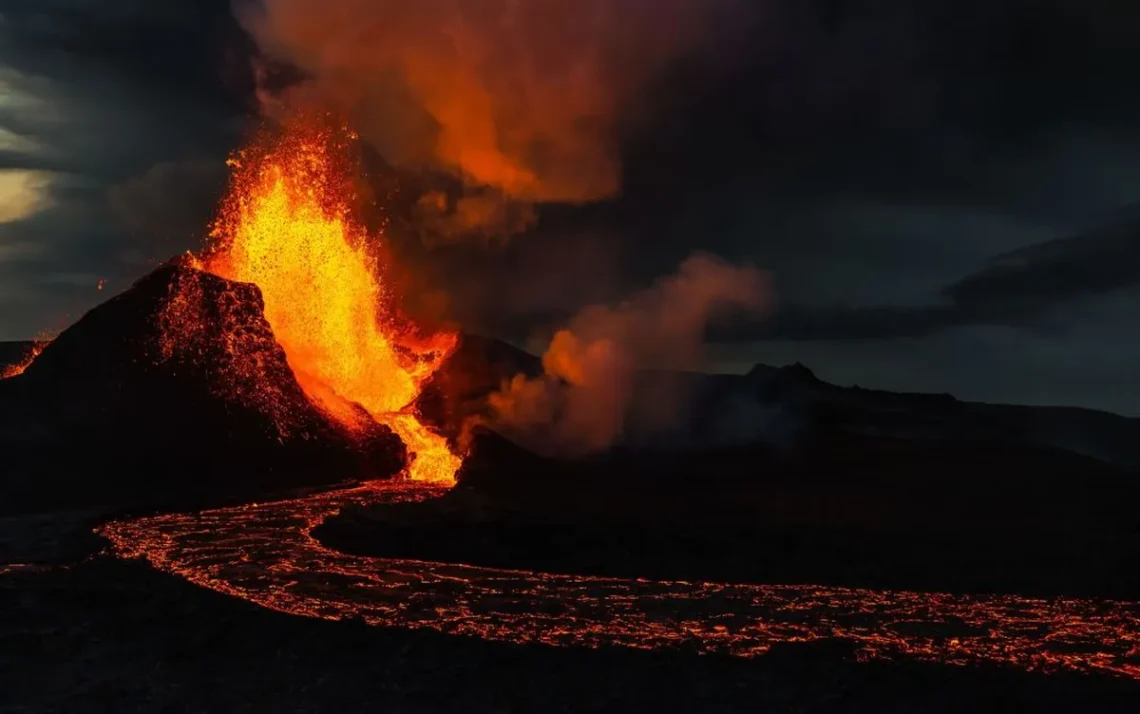 erupções vulcânicas, atividade vulcânica;