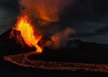 erupções vulcânicas, atividade vulcânica;