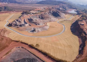 barragens, de mineração, estruturas, a montante;