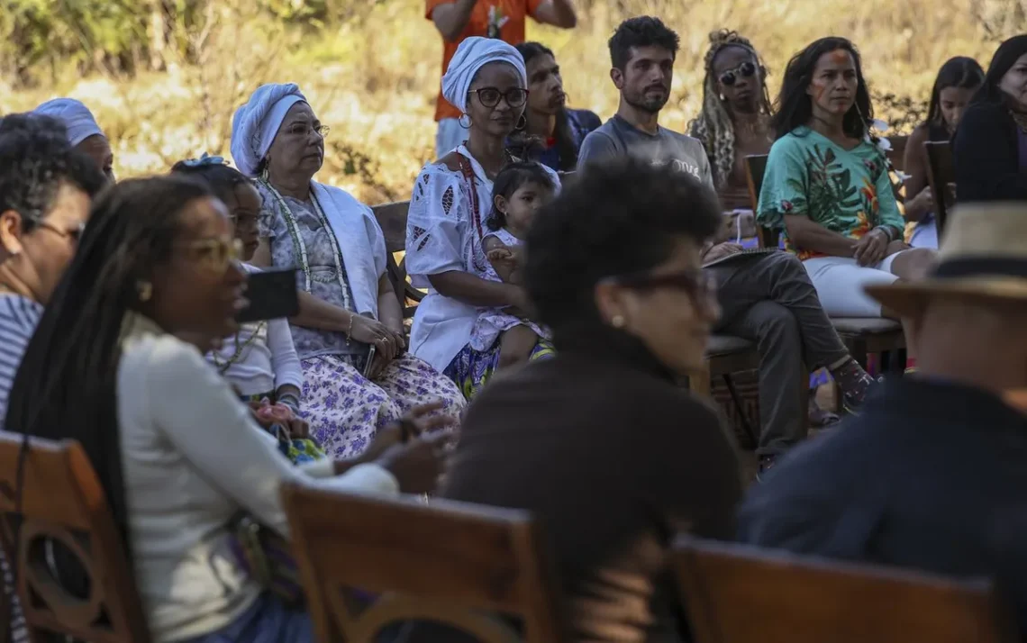 titularização, registro, legalização;