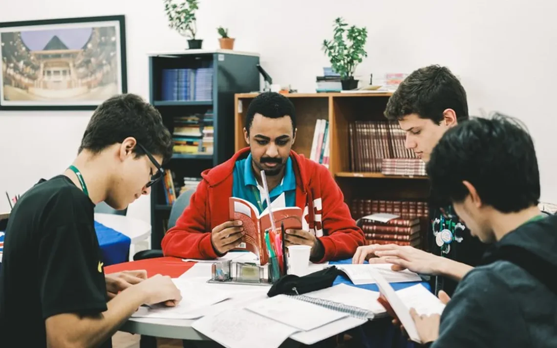 Plano Nacional, de Educação;