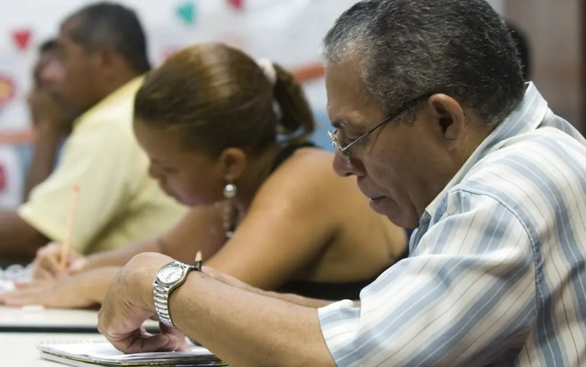 Pacto Nacional, Superação do Analfabetismo, Qualificação da Educação, Jovens e Adultos;