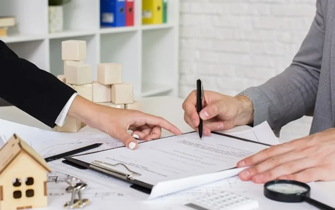 Companhia, organização, negócio;