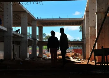 construções, trabalhos, projetos;