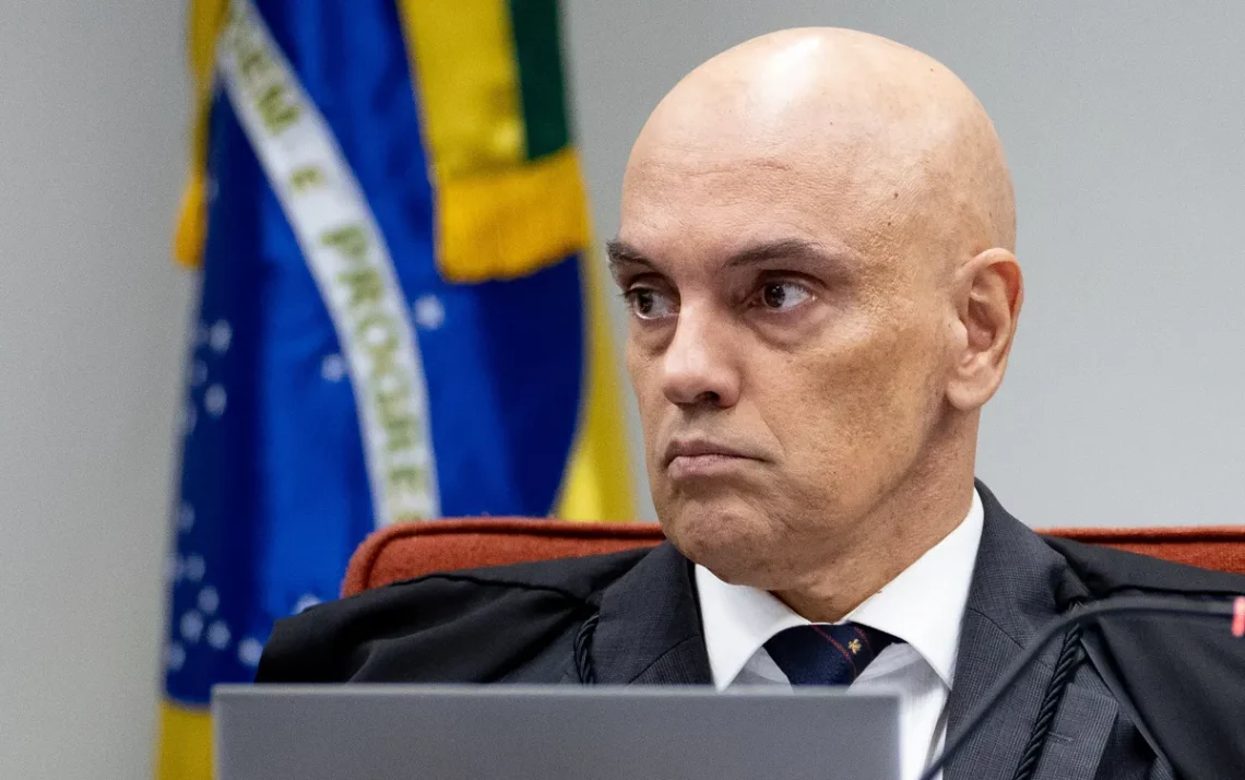 ministro, magistrado;