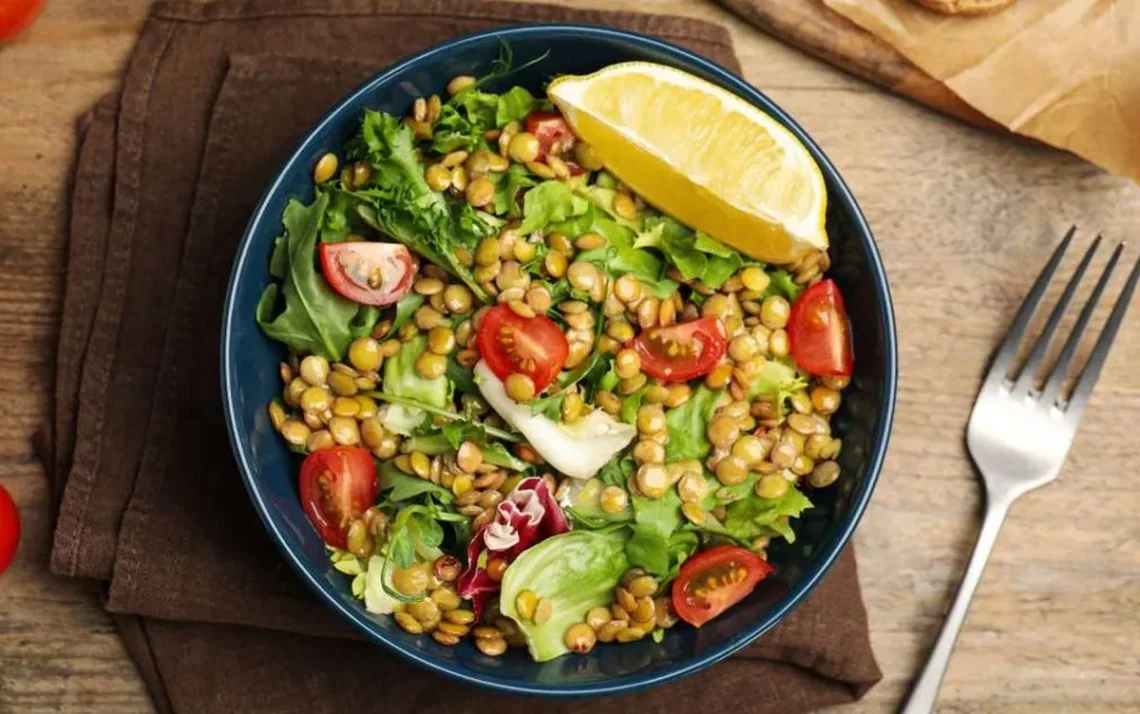 salada, de frango e lentilha;