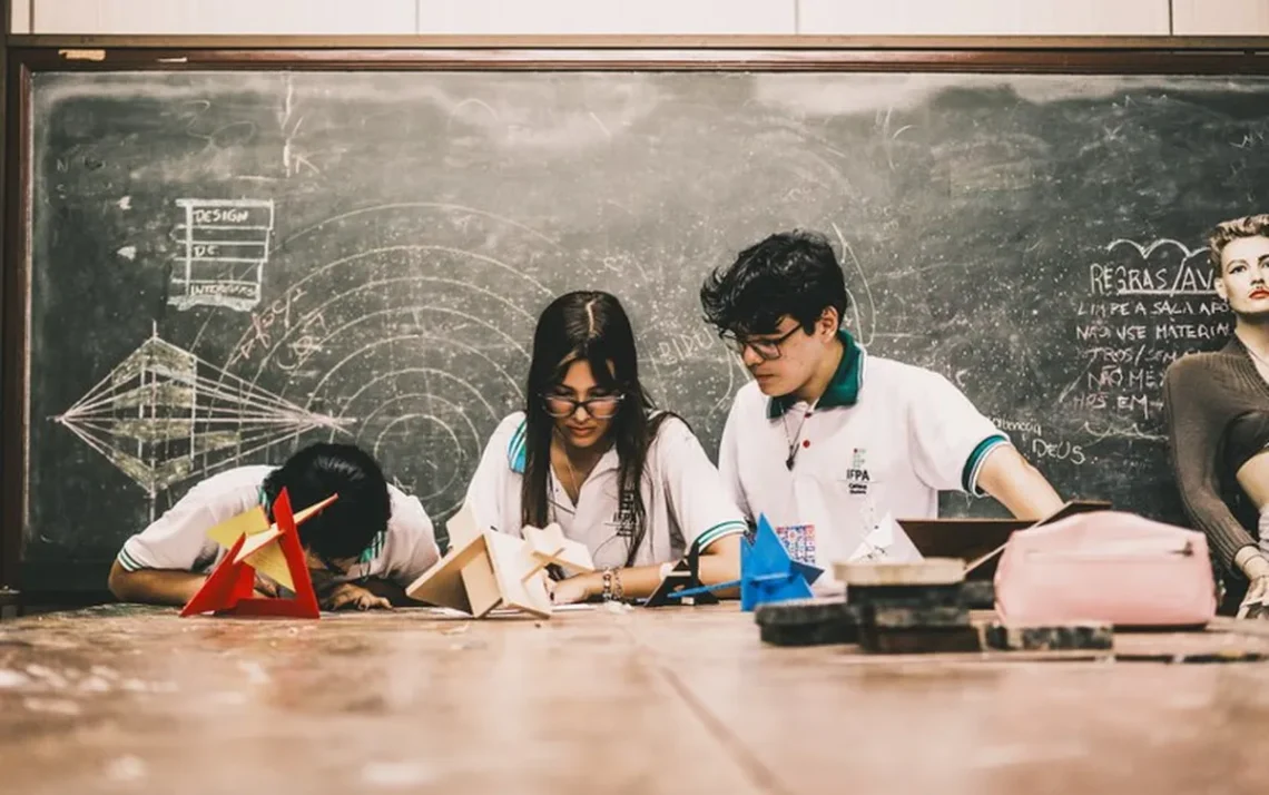 educação básica, educação secundária, ensino secundário;