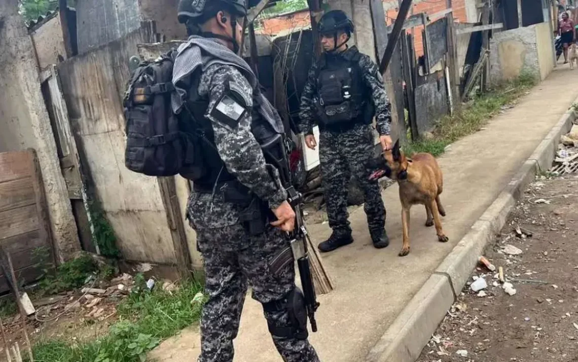 ações policiais, incursões, ações de segurança;