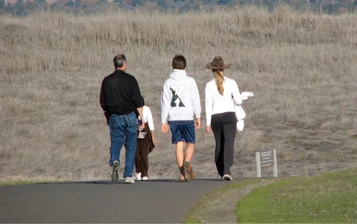 andar, passear, dar, um passeio;