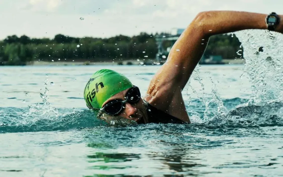 esporte aquático, nadar;