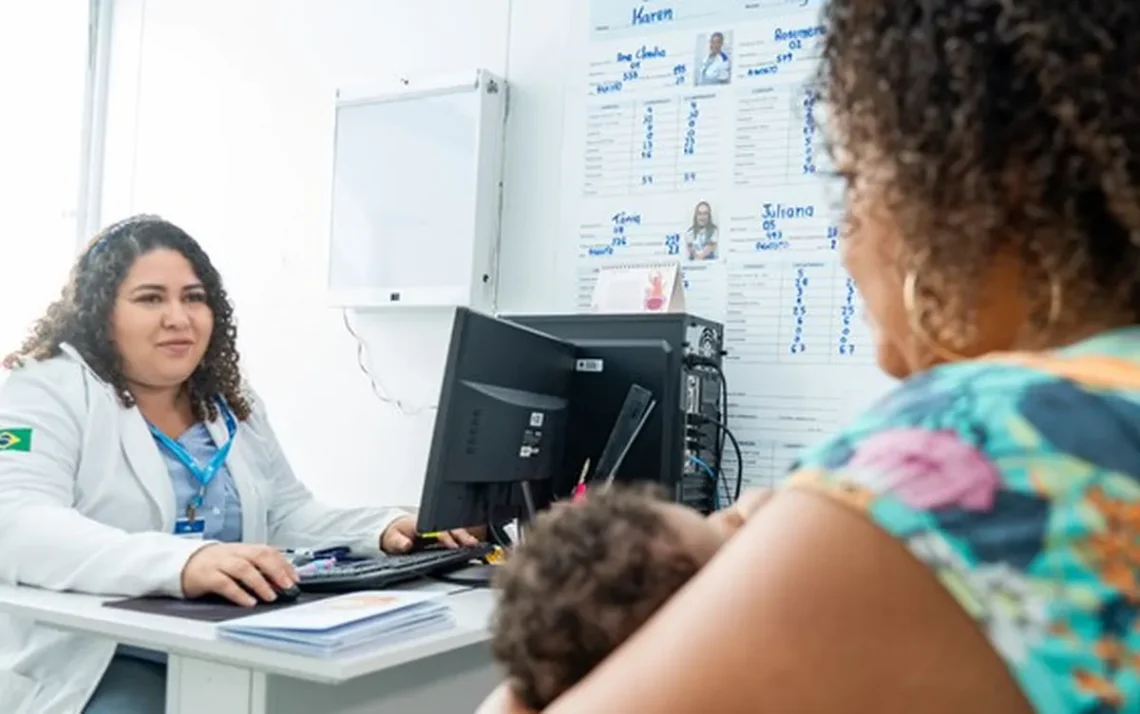 Profissionais de saúde, Médicos especializados, Equipes de saúde;