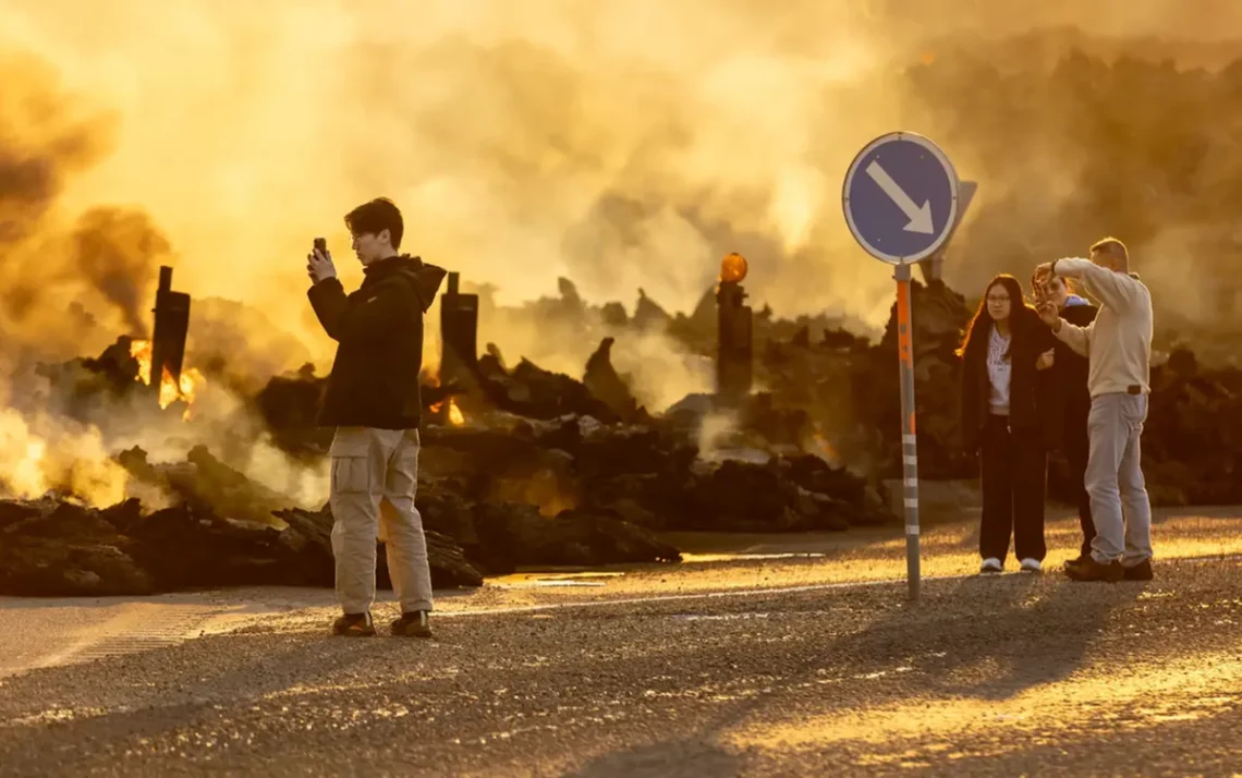 vulcão, erupção;