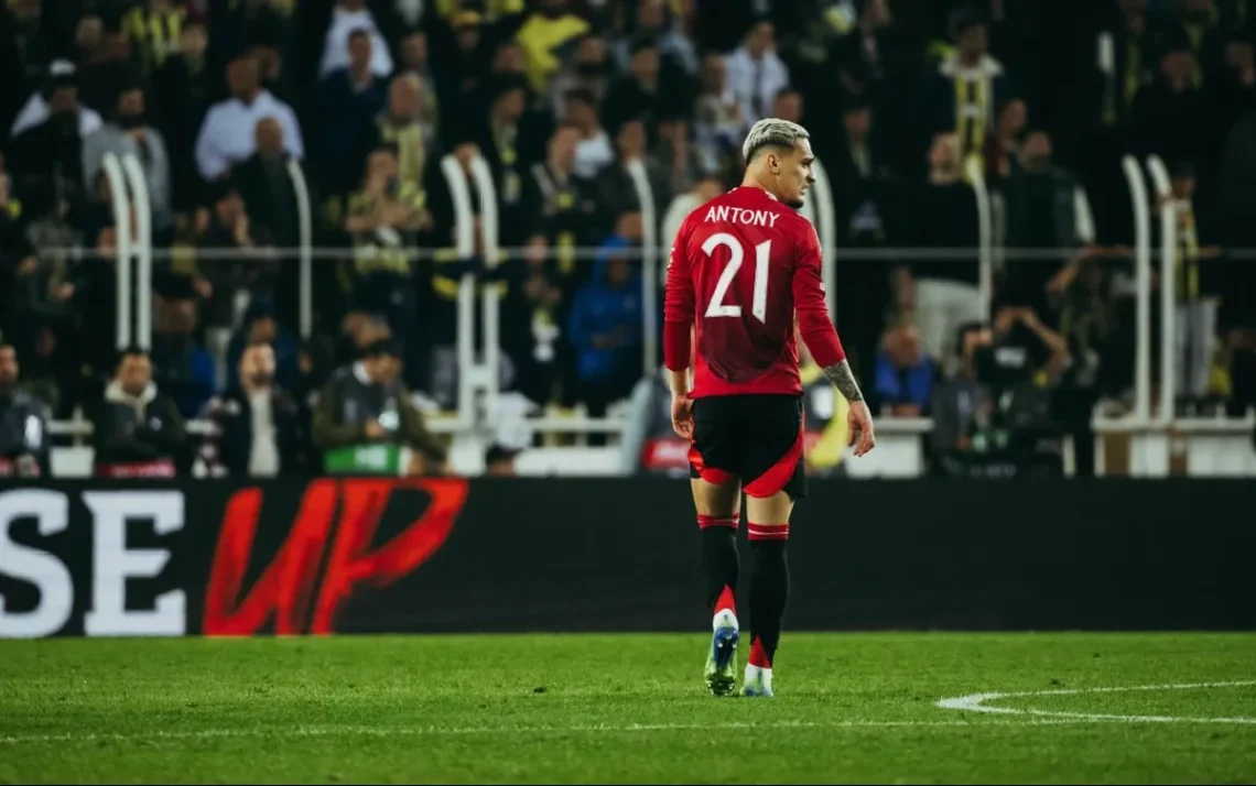 'Melhor amigo' de Antony no United explica má fase do brasileiro e aposta em volta por cima 'no futuro próximo': 'Estou confiante' - Foto: @ ESPN - Todos os direitos: @ ESPN