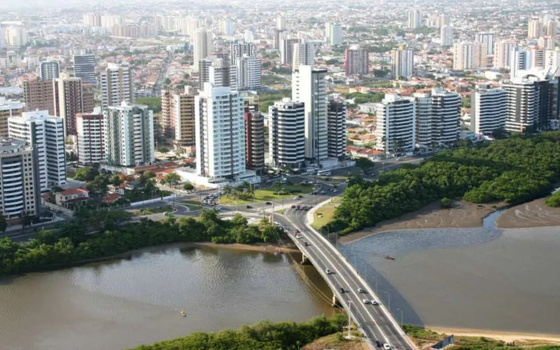 Cidade, município, capital, área, território.