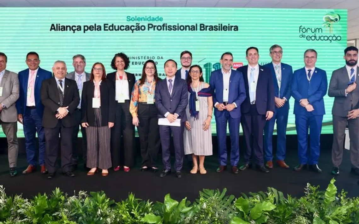 qualificação, profissionalização, tecnologia, da informação, dispositivos, inteligentes, desenvolvimento, sustentável