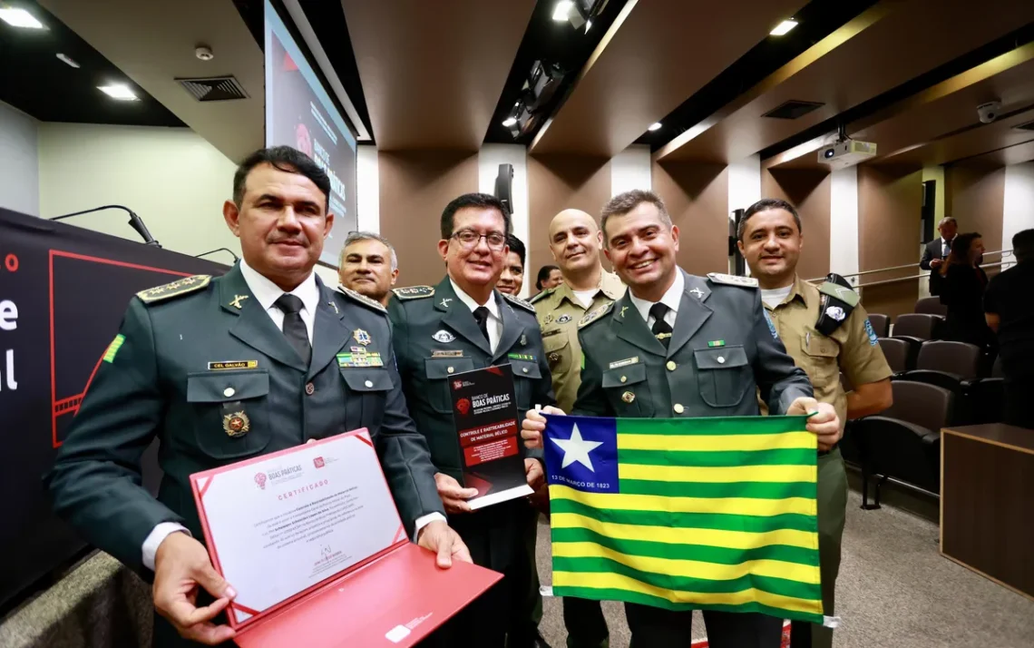 Polícia-Civil, Força-Pública, Guarda-Mor;