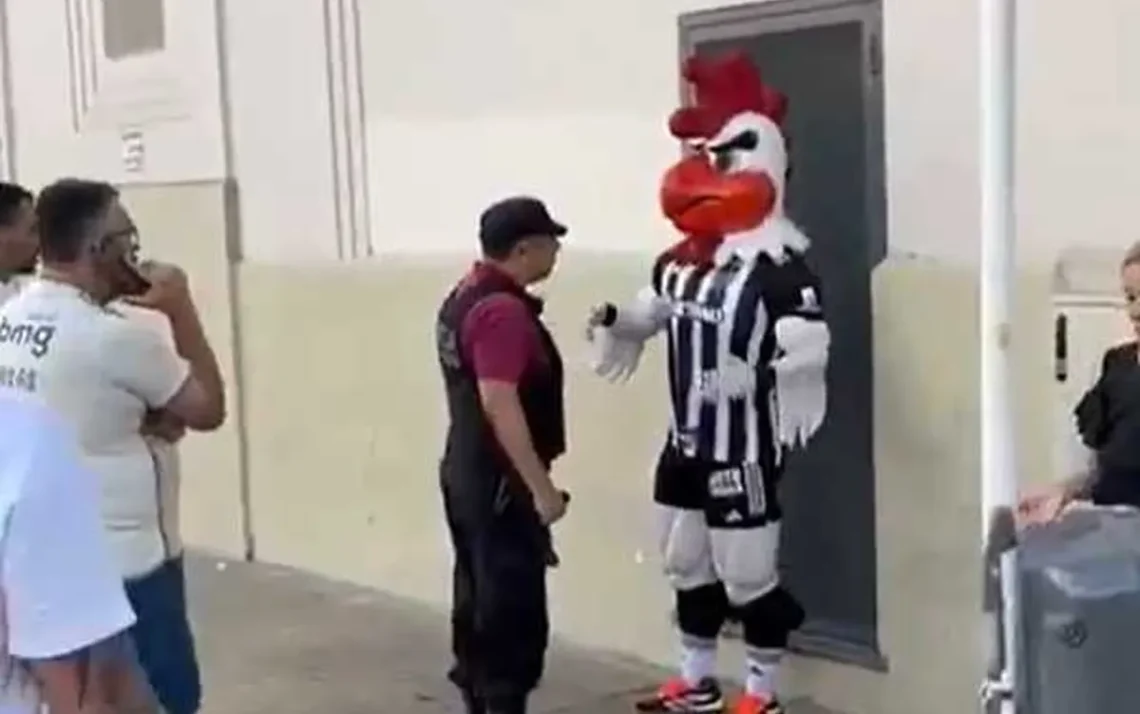 Mascote do Atlético-MG é enquadrado em Bueno Aires - Todos os direitos: © GE - Globo Esportes