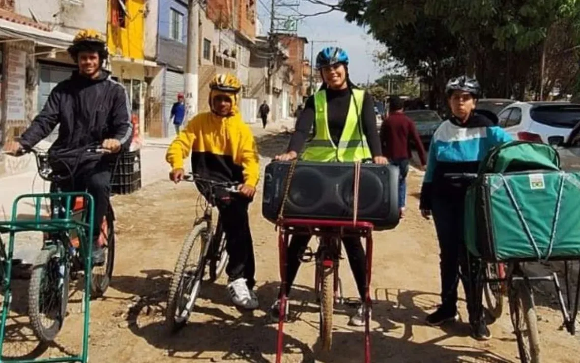 bicicletas, cargueiras;