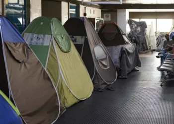 deportação, remoção;