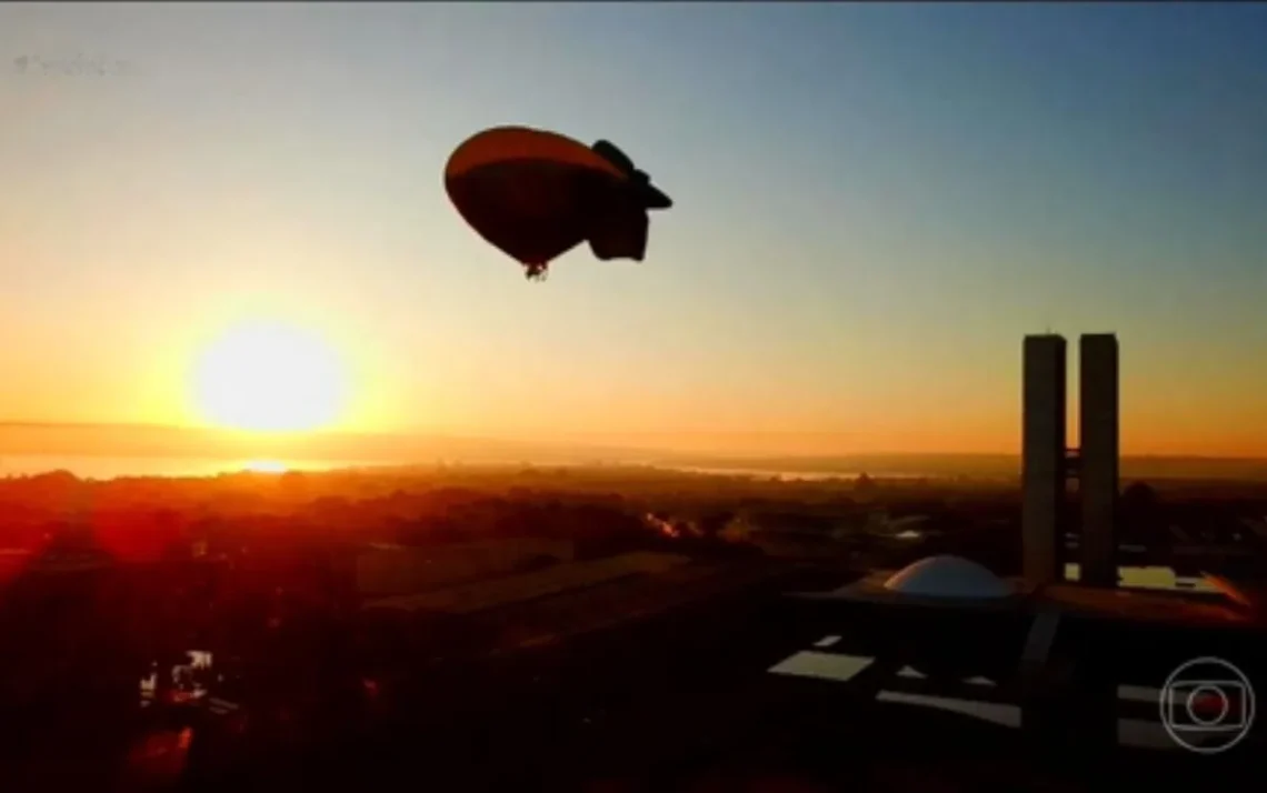 zeppelin, aeroplano, balão, aeróstato, aeronave-leve;